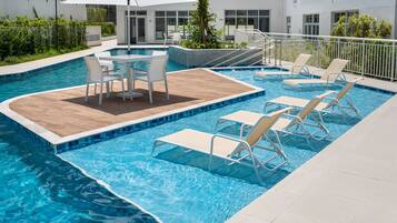 Piscina interna, piscina externa