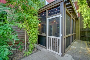 Exterior detail - Spacious Modern Home Walkable Cool Area Near Downtown (Austin)