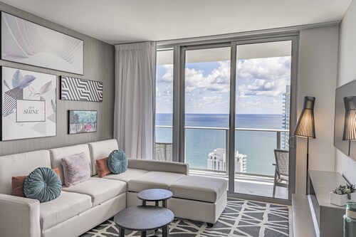 <br>★★★★★ Hyde Hotel Condo 2BD/2BA Amazing view and excellent RESSORT