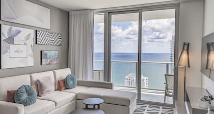 <br>★★★★★ Hyde Hotel Condo 2BD/2BA Amazing view and excellent RESSORT