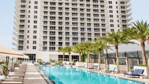 A tall hotel with a swimming pool and lounge chairs. - <br>★★★★★ Hyde Hotel Condo 2BD/2BA Amazing view and excellent RESSORT (Hollywood)