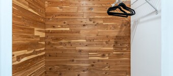 Elegant Heated Pool Oasis - King Suite - Minutes to the Beach - Mini Golf