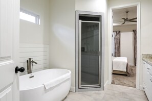 Combined shower/bathtub, hair dryer, towels, soap