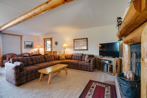 TV, fireplace, DVD player