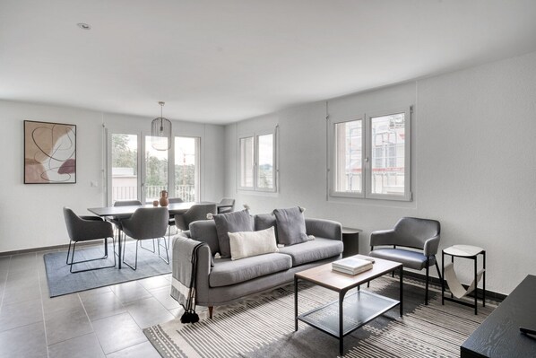 Fernseher, Stereoanlage