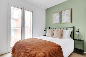 Iron/ironing board, WiFi, bed sheets