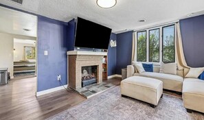 Smart TV, ping pong, books, computer monitors