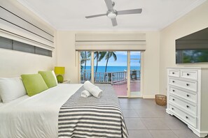 4 bedrooms, iron/ironing board, free WiFi, bed sheets - Oceans Edge, ocean and beach at your doorstep (Holloways Beach)