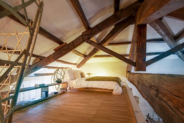 1 bedroom, bed sheets