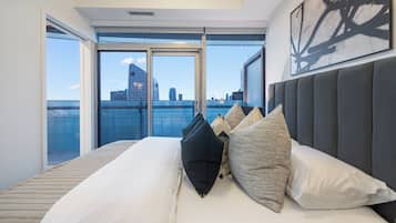 Luxury Apartment, 2 Bedrooms, Balcony, Lake View | Desk, laptop workspace, free WiFi, bed sheets