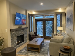 Smart TV, fireplace