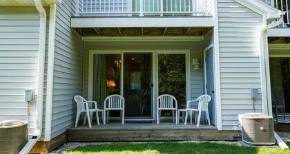 Condo near Top of the Hill Shops in Fish Creek w/ pool and hot tub!