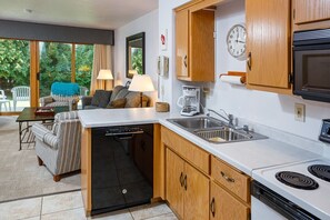 Microwave, oven, stovetop, dishwasher - Condo near Top of the Hill Shops in Fish Creek w/ pool and hot tub! (Fish Creek)