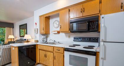 Condo near Top of the Hill Shops in Fish Creek w/ pool and hot tub!