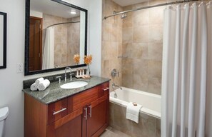 Combined shower/bathtub, hair dryer, towels