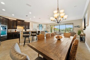 Dining - Fairway Haven: Theater, Themed Bedrooms, Golf View, Grill, Water Park, Near Disney (Kissimmee)