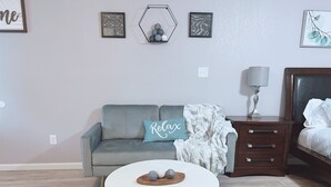 Unclassified image, 2 of 13, button - Rhode Island Stylish Studio Duplex (Orange)