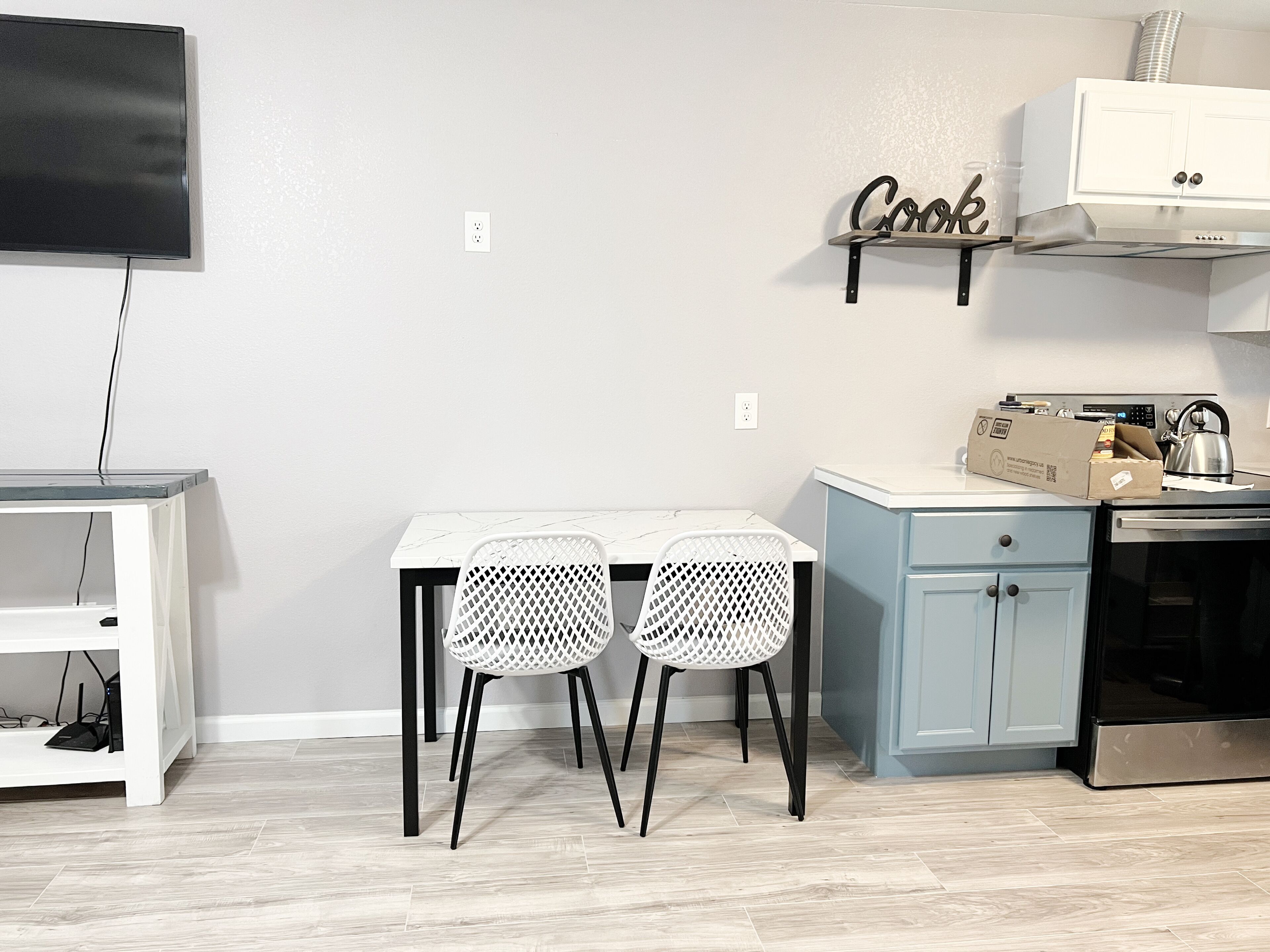 Réfrigérateur, micro-ondes, four, cafetière/bouilloire