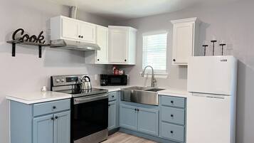 Fridge, microwave, oven, coffee/tea maker