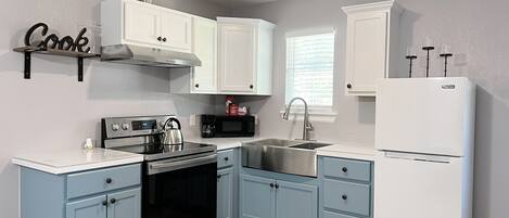 Fridge, microwave, oven, coffee/tea maker