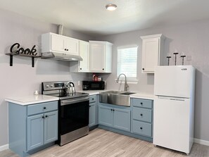 Fridge, microwave, oven, coffee/tea maker