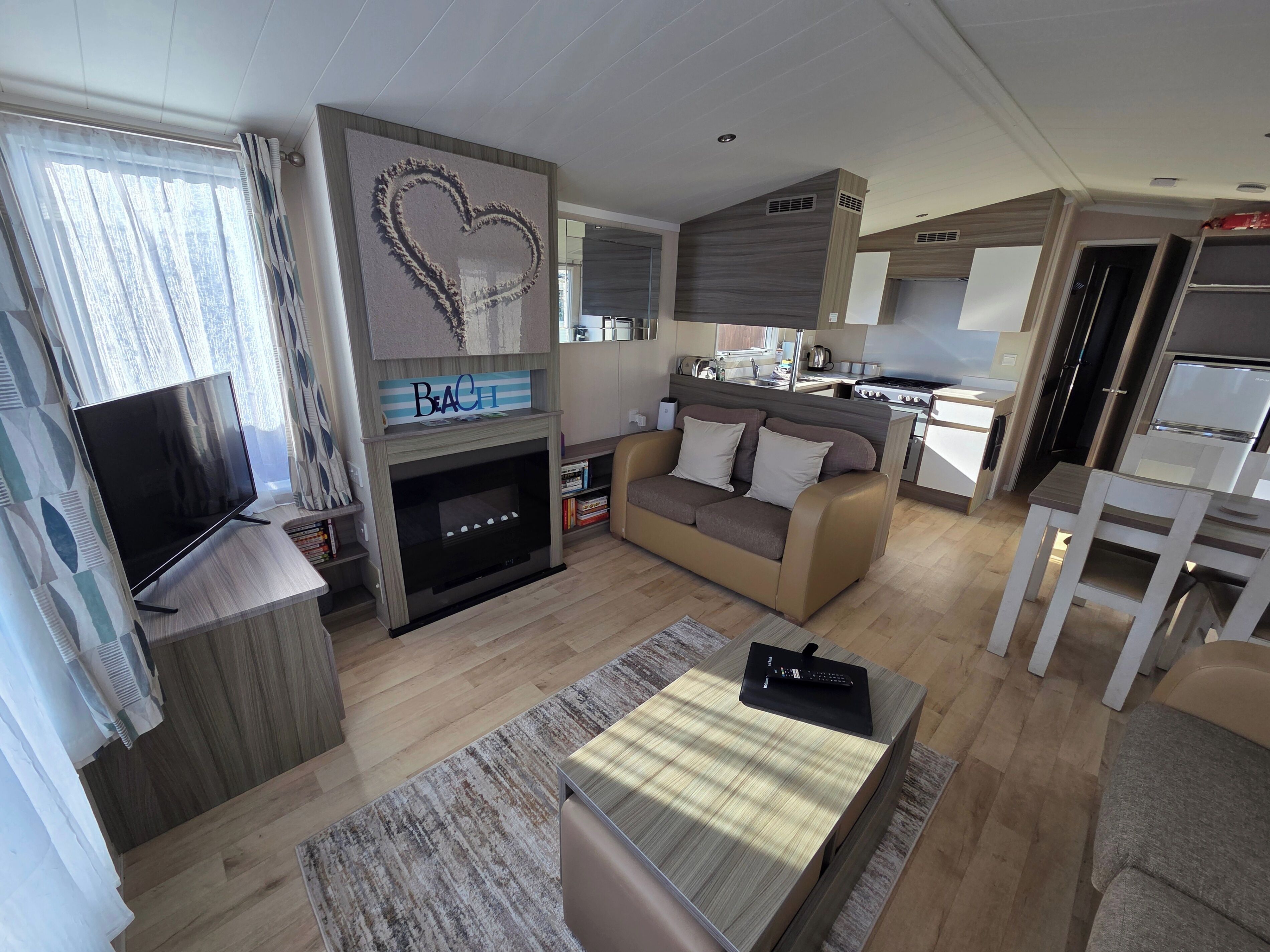 Télévision, cheminée