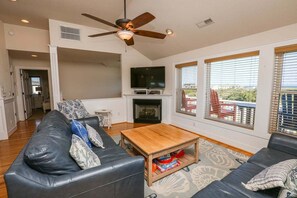 TV, lettore DVD, impianto stereo