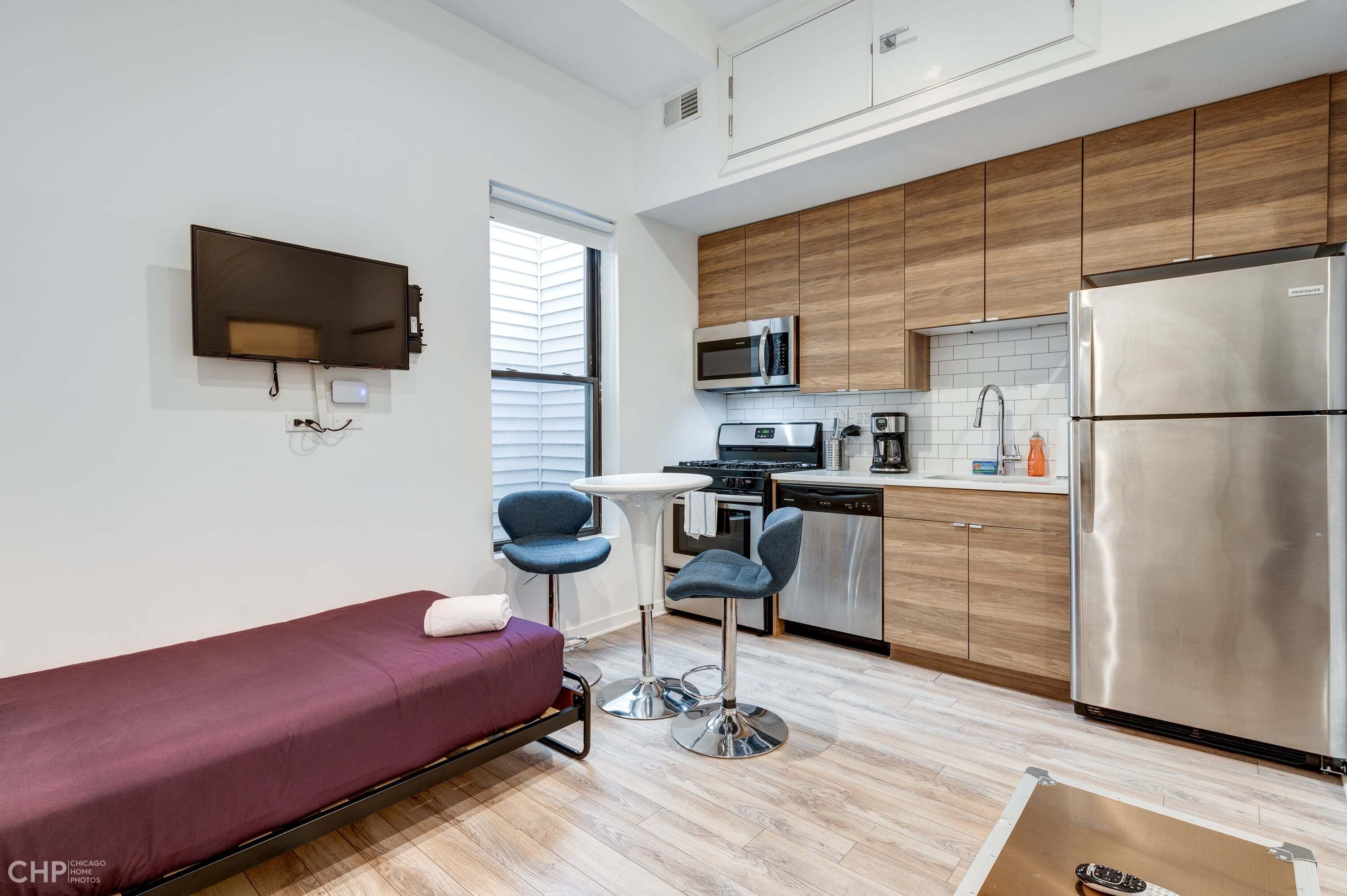 Fridge, oven, coffee/tea maker, toaster