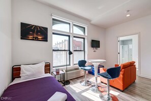 Iron/ironing board, free WiFi - Chicago Second Floor Studio by 747 Lofts (Chicago)