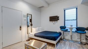 Room | Iron/ironing board, free WiFi