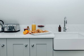 Apartment - The Woodpecker - 1 Bedroom Annexe (Henley-on-Thames)