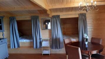 2 bedrooms, travel cot, free WiFi, bed sheets