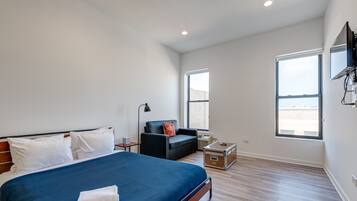 Room | Iron/ironing board, free WiFi