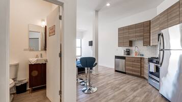 Room | Private kitchen | Fridge, oven, coffee/tea maker, toaster