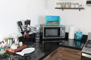 Kühlschrank, Mikrowelle, Ofen, Geschirrspüler