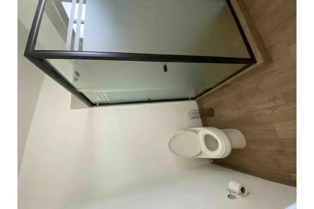 淋浴设施、毛巾、肥皂、卫生纸