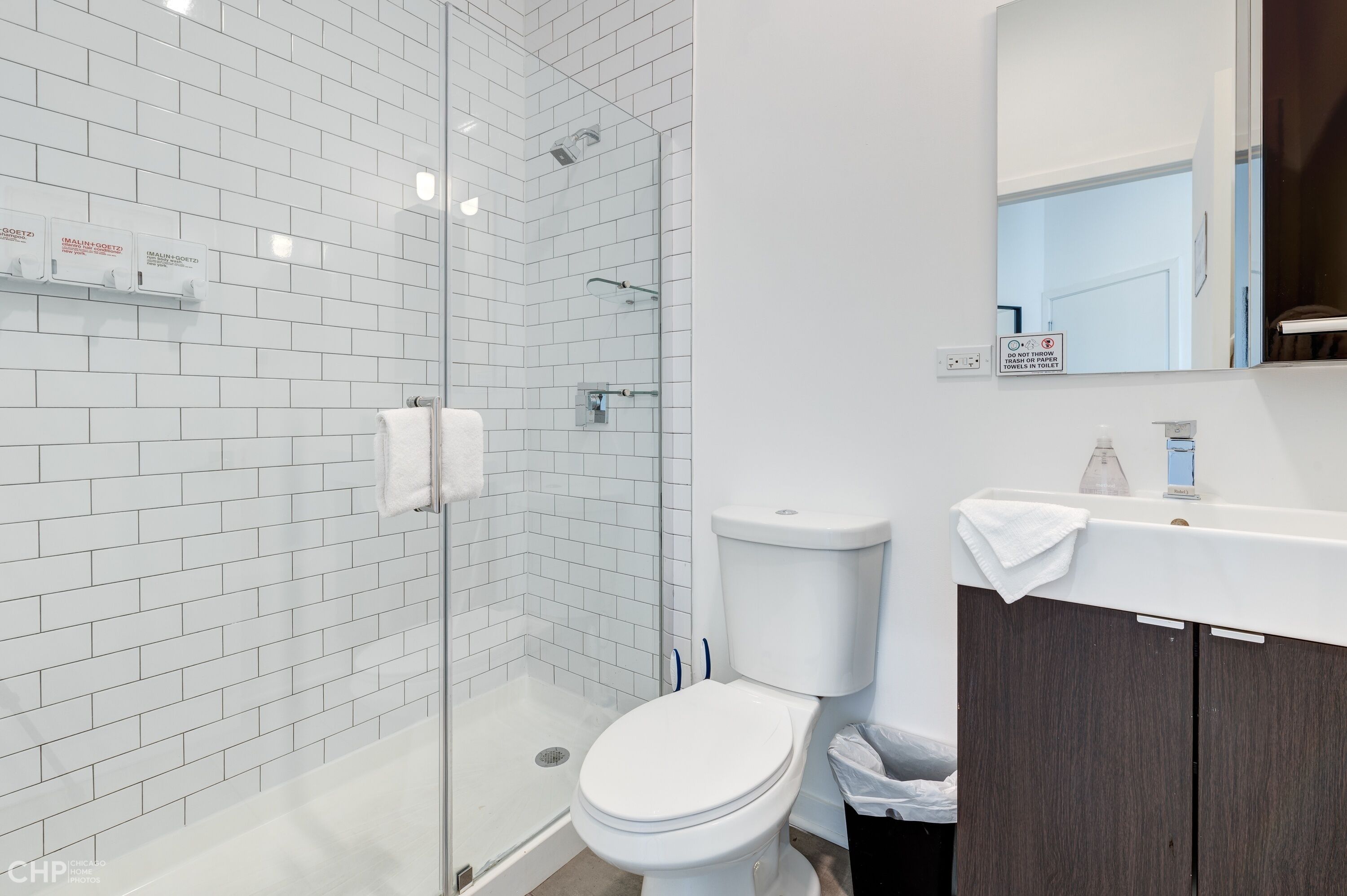 Room | Bathroom | Towels, shampoo