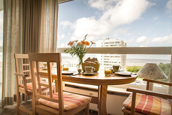 Imagen sin descripción, 1 de 17, botón