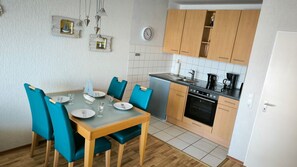 Fridge, oven, stovetop, coffee/tea maker