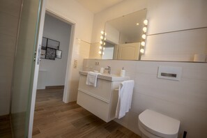 Unclassified image, 2 of 19, button