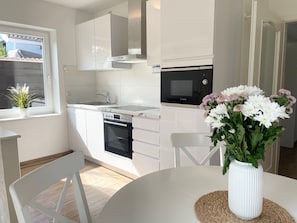 KylskÄp, mikrovÄgsugn, ugn och spishÀll