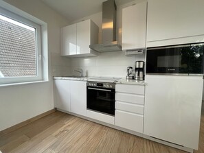 KylskÄp, mikrovÄgsugn, ugn och spishÀll