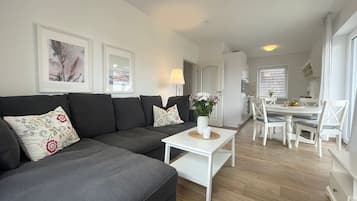 Fernseher, Tischtennisplatte, Stereoanlage