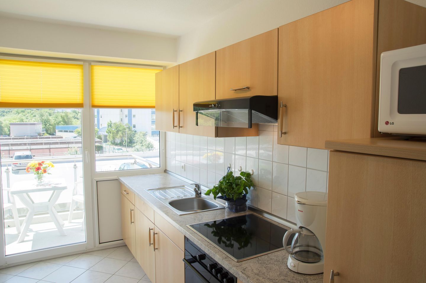 Coffee/tea maker, fridge, microwave, oven