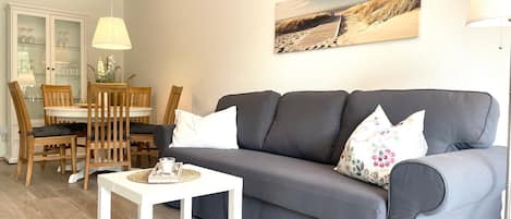 テレビ、卓球台、ステレオ