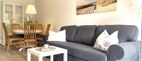 Télévision, table de tennis de table, chaßne hi-fi