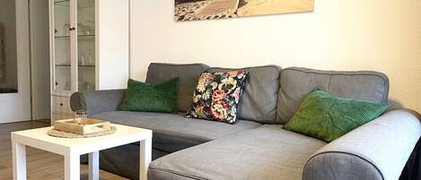 TV, mesa de pingue-pongue, aparelho de som