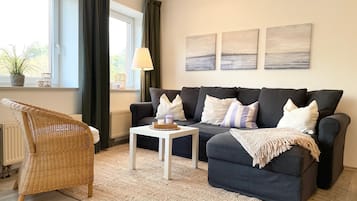 Fernseher, Tischtennisplatte, Stereoanlage