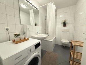 Dusche, Haartrockner, Handtücher