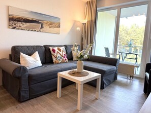 TV, table tennis, stereo - A3.1 - Modern, cozy vacation apartment, close to the beach for up to 6 people - House (Cuxhaven)